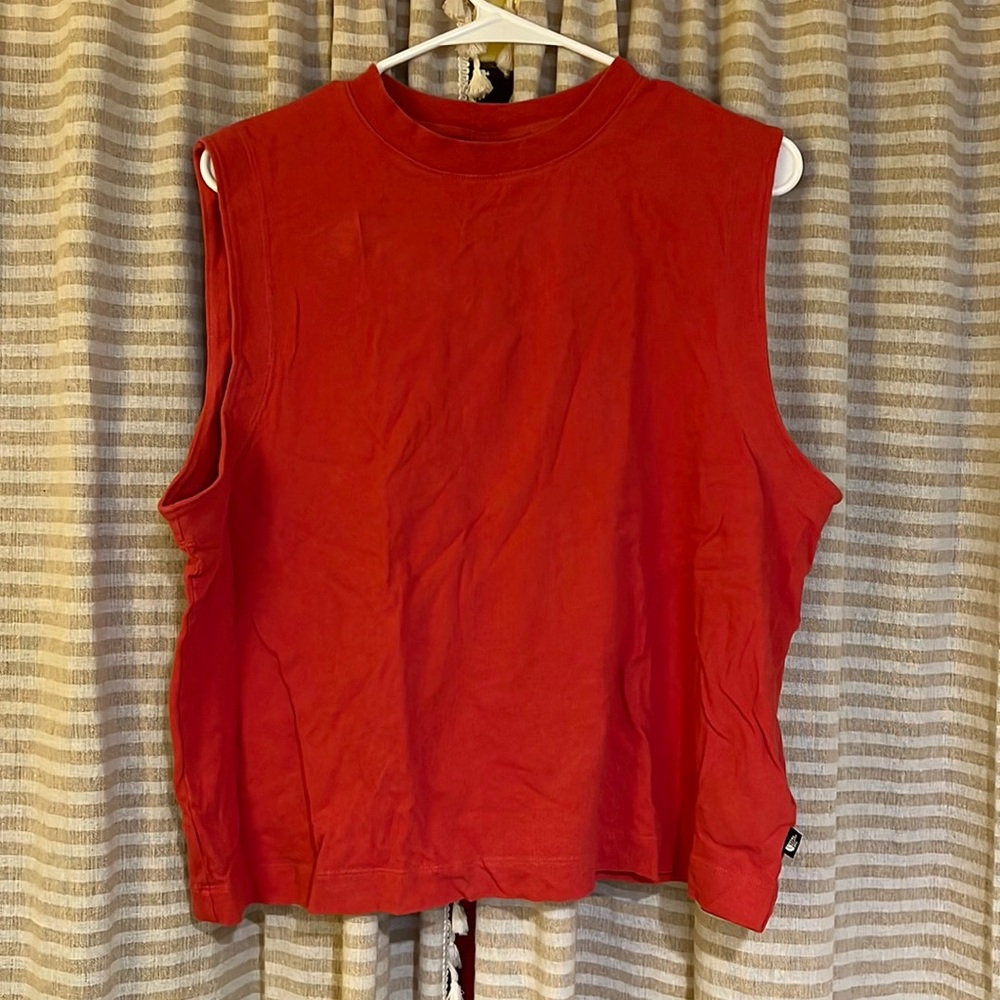 The North Face tank size L